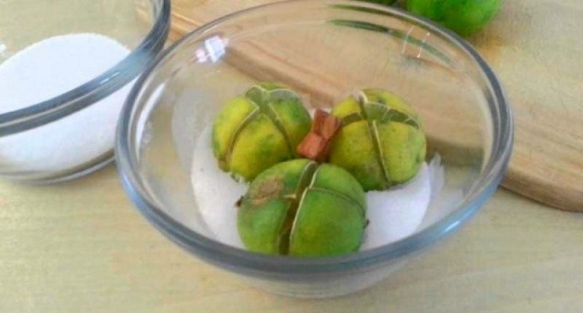 Lemons in a bowl